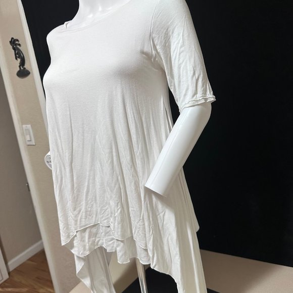 Ruby Jane Solid Tunic with Asymmetrical Hem Size 1 - Picture 2 of 6